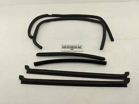 199.am1406 American Motors Hummer H3 Set Of Rear Left And Right Window Molding Seals Fits 2006-2010 06 07
