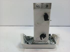 199.au1k13 Audi 2007-14 Tt Front Right Passenger Bumper Impack Bracket Mount 12583602
