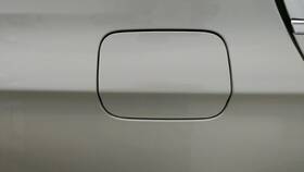 177.bm1x09 Bmw Fuel Filler Door Flap For 2009 750i Wht Paint Code - A96