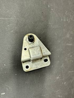 51717213702 Bmw X5m X6 E70 E71 F15 F16 F85 F86 Body Reinforcement Bracket Engine Cover Mount