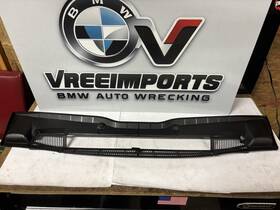 64318409048 Bmw 00-06 E53 X5 Windshield Wiper Air Micro Filter Housing Cover Panel Oem