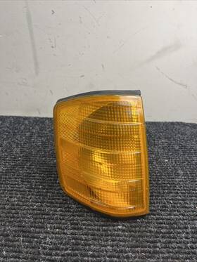 1305232913 Bosch Mercedes-benz Used Left Front Corner Light - 1305232913- 190e 190d 86-93