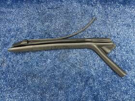 13370008 Buick 2016 2019 Cascada Front Right Door Window Weatherstrip Oem