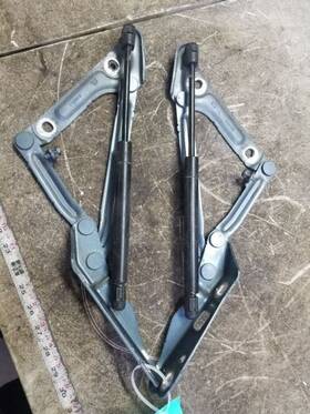 174.gm4l07 Buick 2005 06 07 Lacrosse Trunk Lid Hinge Pair 2pcs