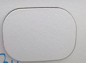 177.gm4i23 Buick 2021 2022 2023 Envision Fuel Door Gas Cover With Hinge Pocket Gaz White