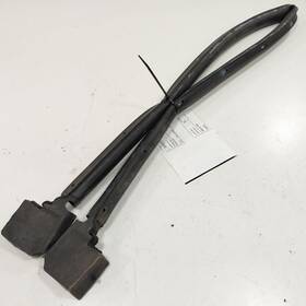 792.gm4g19 Buick Encore Cowl Vent Panel Hood Rubber Seal 2020 2019 2018