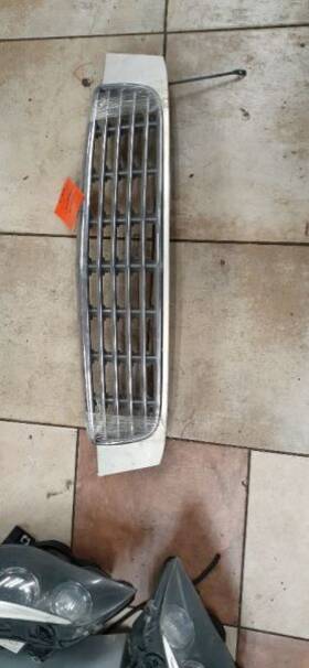 104-01687 Cadillac Grille Without Night Vision Opt Uv2 Emblem In Fits 00-05 Deville 1205473