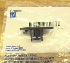 25676911 Cadillac Nos 2000 2001 2002 2003 2004 2005 Deville Hood Ornament Retainer Clip