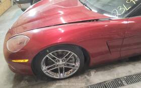 110-02556l Chevrolet Corvette 2005-2013 Left Fender Base Magnetic Red 1473528