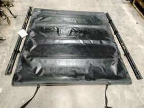 147.gm8g22 Chevrolet 5ft 2 Inch Roll Up Tonneau Cover For 2022 Colorado 2836874