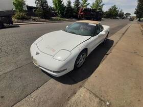 189.gm1y98 Chevrolet 97-04 Chev Corvette Passenger Right Rh Rocker Panel Skirt Moulding White Convert