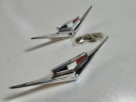 62c-16628 Fargo 1962 1963 Chevrolet Impala Fender Emblem V With 283 # New Pair