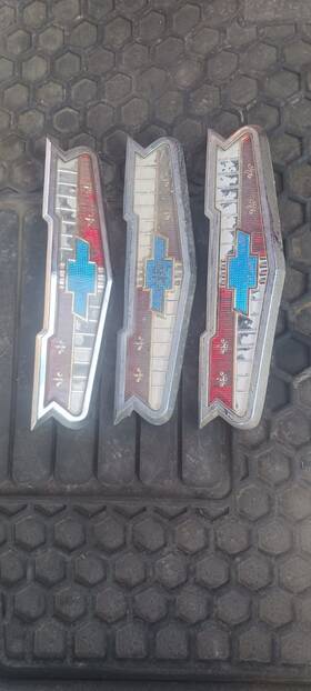 56c-16735-r8 Fargo Automotive 1956 V8 And 1960 6 Cyl Chevy Bel Air 150 210 1 Trunk Emblem 2 Side