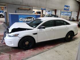 176.fd1t16 Ford Taurus 2016 High Mounted Stop Light 8336417