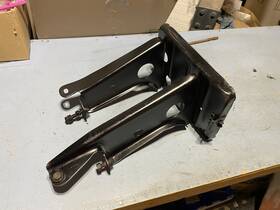 7rc-10732-c Ford 1948 1949 1950 1951 1952 Pickup / Truck Battery Tray