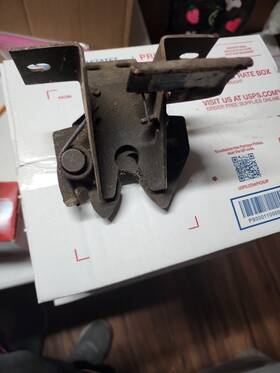 C3tz-16700-e Ford 1961 - 1969 F800/1100 T700/850 Truck Nos Hood Latch Fomoco #