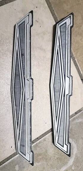 C4ab-5750270 Ford Used 65 Galaxie 500 Xl Hardtop Roof Side Ornament #c4ab-5750270 A