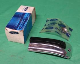 Ford D3tz-10423a17-c Nos Oem 1973 - 1979 Truck F100 F150 F250 F350 Rear Cab Corner Molding Trim