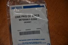 W700961-s300 Ford New Oem Pack Of 4 Genuine Oe Grommet B3