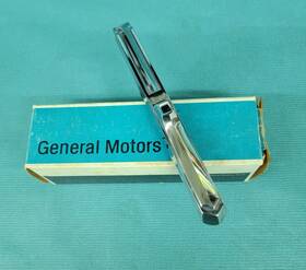 3633968 General Motors Nos 1975 75 Cadillac Hood Emblem Spear Ornament Base Gm Trim Molding