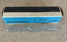 3746457 General Motors 58-61 C1 Corvette Scripted Inch Fuel Injection Front Fender Emblem-gm Nos