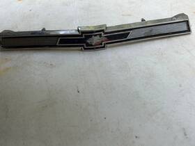 3945722 General Motors Oem Gm 1968-1972 Chevrolet Nova Chevy Ii Bow Tie Hood Emblem Original