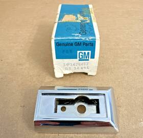 1676437 Gm 14.691 1974-78 Chevy Cadillac Olds 1 Escutcheon Nos #1676437 Free Shipping