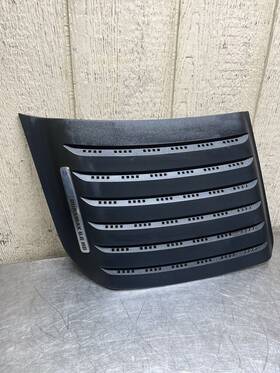 22753693 Gm 2011 - 2014 Silverado 2500 3500 Duramax 6.6l Passenger Rh Hood Vent Oem