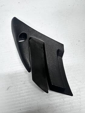15753702 Gm Gmc Chevy Chevrolet Cadillac Caddy Oem 00-06 Tahoe Sierra Silverado Truck Yukon Windshield Cowl Vent End Cap Passenger