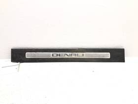 5848386 Gm Trucks 2007 Yukon Xl Denali Passenger Right Lower Sill Step Trim Panel Oem