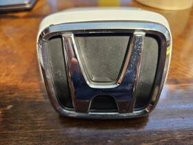 75705-s84-a00zb Honda 1998 - 1999 Accord 4dr Oem Grill Emblem White
