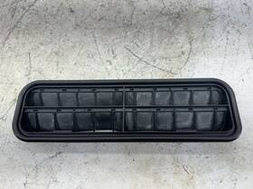 2118300042 Mercedes-benz 2006-2009 E350 Rear Quarter Panel Pressure Air Vent Oem