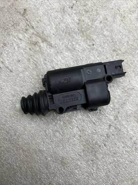 A0009060904 Mercedes-benz 2017 G550 G63 Rear Fuel Filler Door Lock Actuator