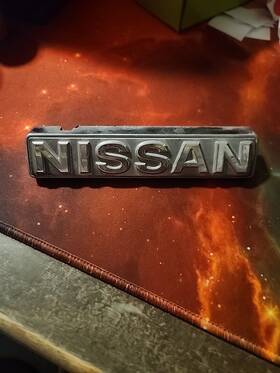 62890-10w00 Nissan 720 Pickup Truck Front Grill Emblem 1979 - 1982 Part# 62890 10w00