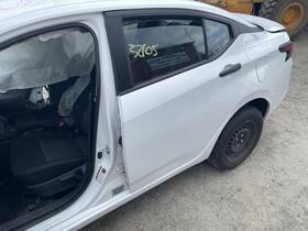 G65315efma Nissan 2023 Versa Left Rocker With Post White Pc Qm1 1.6l At Fwd 32k -sv- 56426