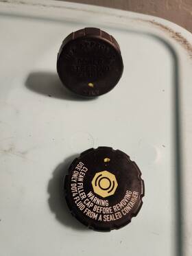 32021908 Oem 12790707 2003-2011 Saab 9-3 Power Steering Reservoir Cap Brake