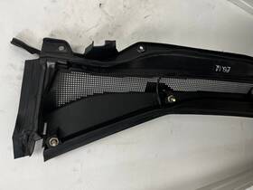 20864530 Oem 2010-17 Chevy Equinox Cowl Panel Windshield Wiper Motor Cover Trim Vent