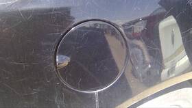 177.gm2h05 Pontiac G6 2005 Fuel Filler Door 937683