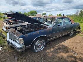 199.gm2s79 Pontiac Bonnevill 1979 Body Parts Misc 460411