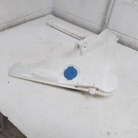 627-10230 Porsche Cayenne 2019 Wash Reservoir 965181