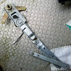 125-58200r Subaru Passenger Right Front Window Regulator 3 Door Fits 87-94 Justy 12624