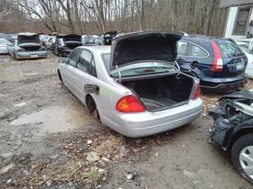 176.to1o02 Toyota Avalon 2002 High Mounted Stop Light 1767524