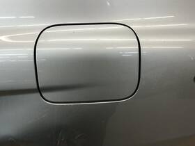 177.to1u19 Toyota Fuel Filler Door Flap For 2019 Camry Assy Slvr
