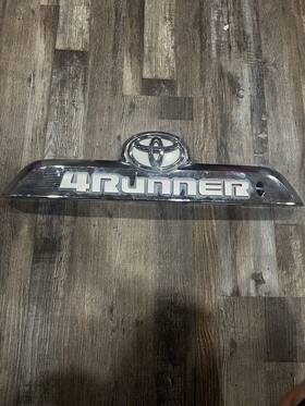 76811-35270 Toyota 4runner 2010-2022 Tail Gate Garnish Panel Chrome With Emblems