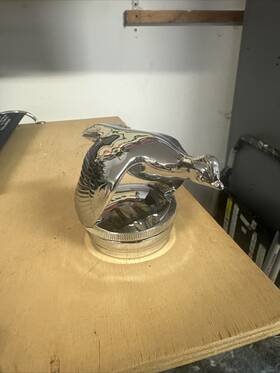 B-8212 Vintique 1932 Ford Radiator Cap With Quail Coupe Sedan Roadster Cabriolet