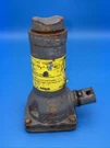 Nissan 375161 - Bottle Hydraulic Jack Emergency Roadside Spare Tire Max 1500 Kg. Fixed Price $30.00.
